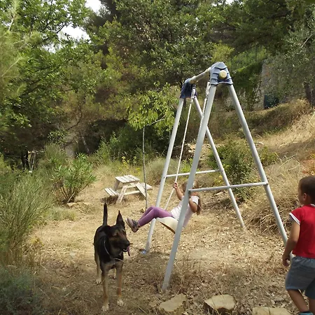 Alojamento de Acomodação e Pequeno-almoço L'intrigante 3*